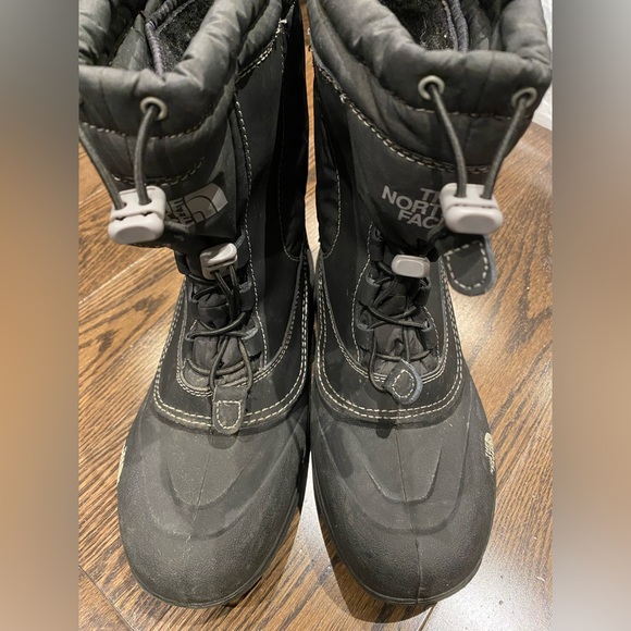 North Face Winter Boots - Picture 4 of 8
